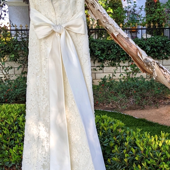 Wedding Gown - Picture 3 of 6
